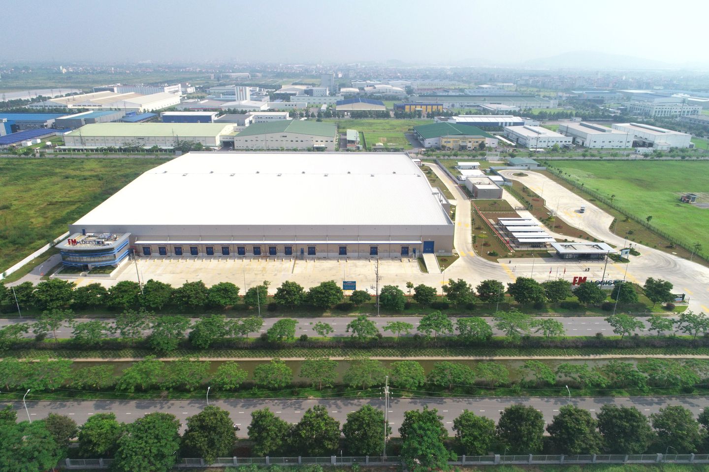 Trung tâm kho vận FM Logistic​