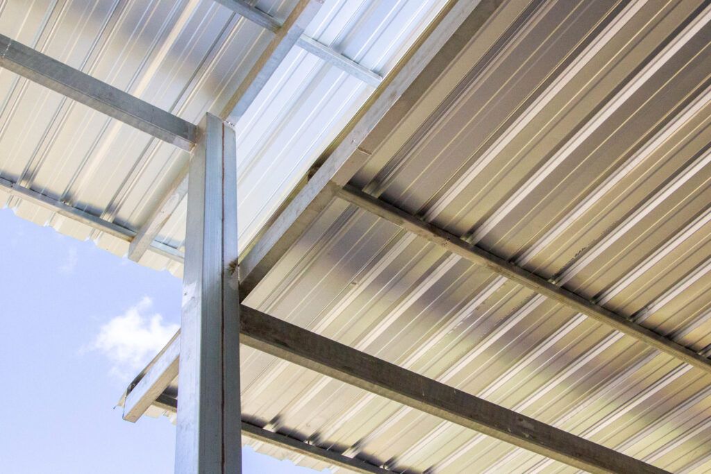 มุงหลังคาโรงรถด้วยเมทัลชีทโมเดิร์น