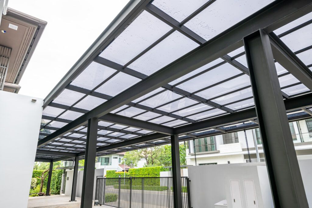 ต่อเติมพื้นที่หลังคาหน้าบ้าน เลือกวัสดุหลังคาอะคริลิก 