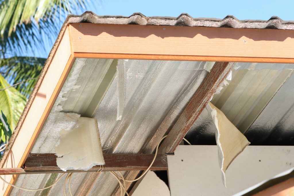 หลังคาสะท้อนความร้อนบุฉนวน และปัญหาแผ่นฉนวนหลุดล่อน