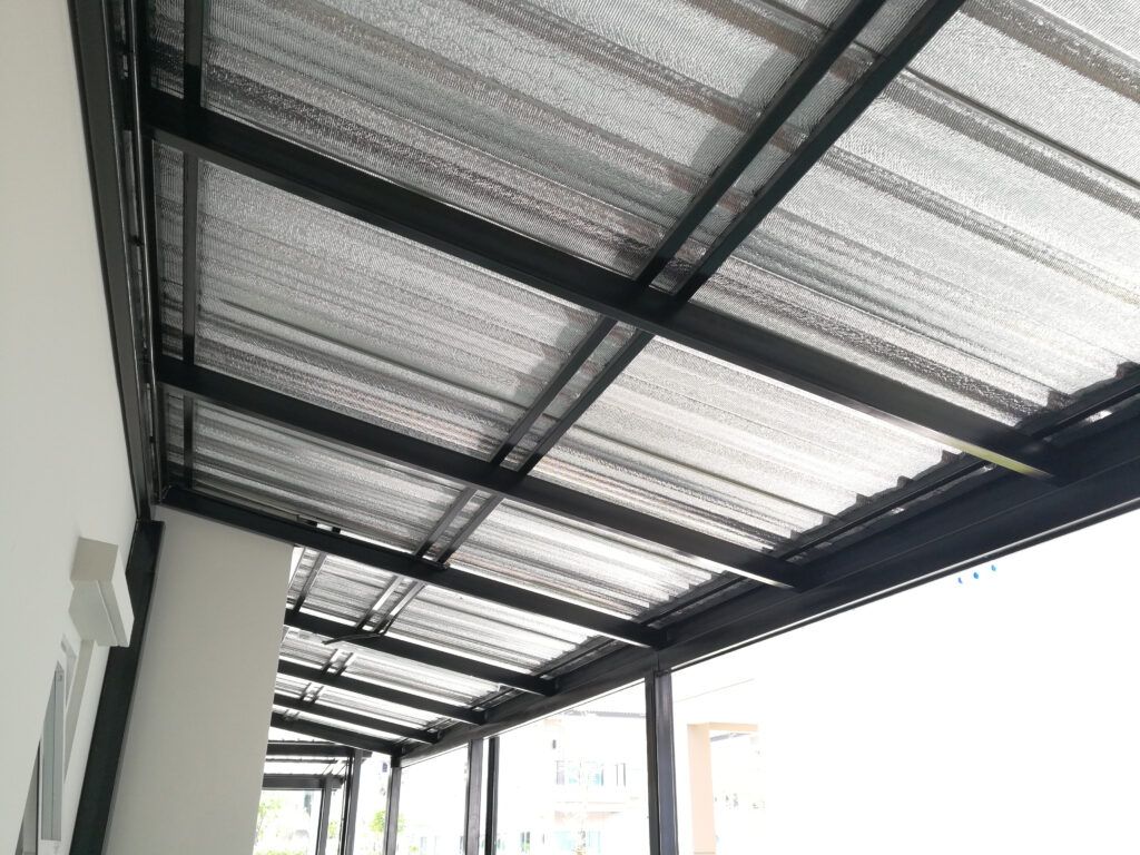 ต่อเติมพื้นที่หลังคาด้วยหลังคาเมทัลชีท